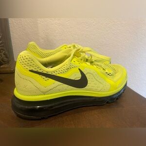 Nike Air Max in Neon/Volt